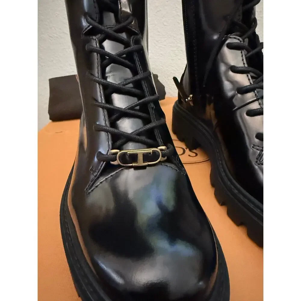 New in box Tods ankle combat boots sz 5.5 LEATHER block heel